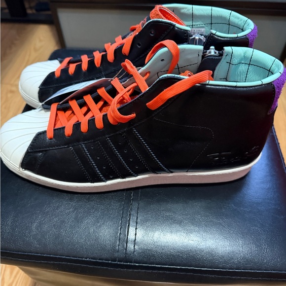 adidas Pro Model 80s
The Simpsons Poochie main image 8